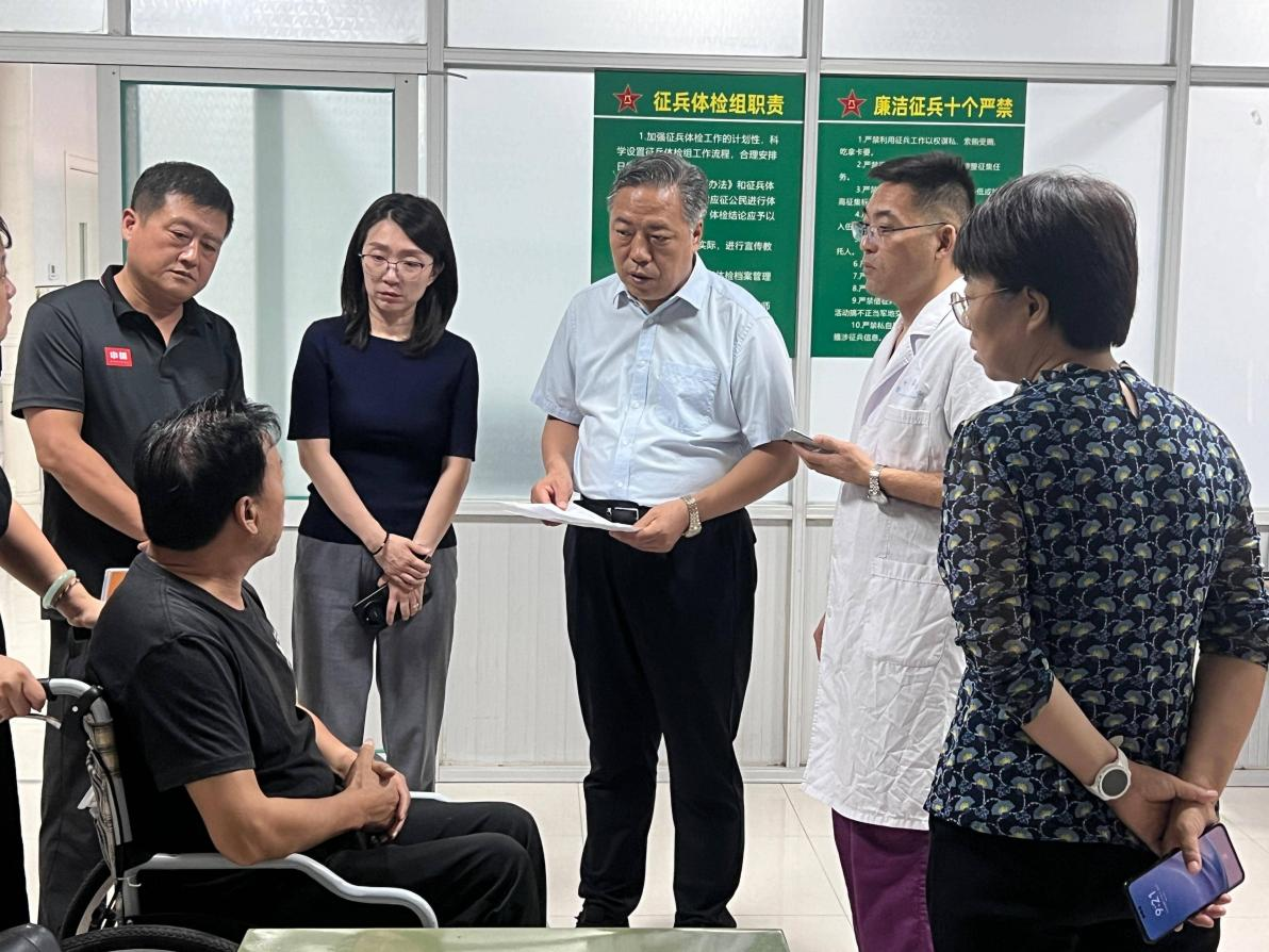 图为实地调研残疾评定机构